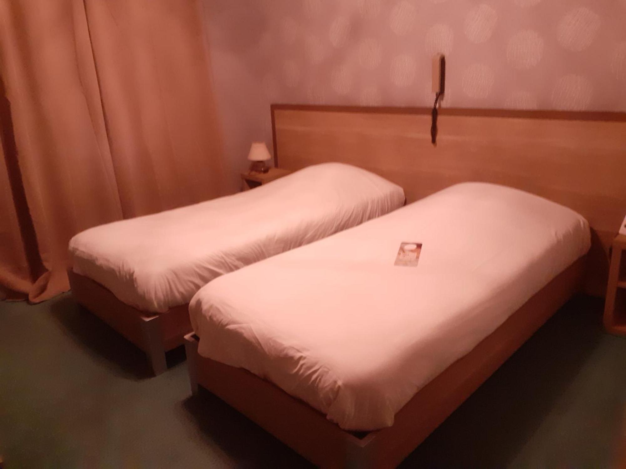 Hotel Auberge De La Bonde Logis Ланже Екстериор снимка